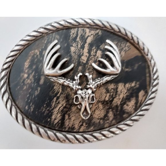Belt Buckle Silvertone Oval with Skull and Antlers on Woodgrain Background Noona - Picture 1 of 2